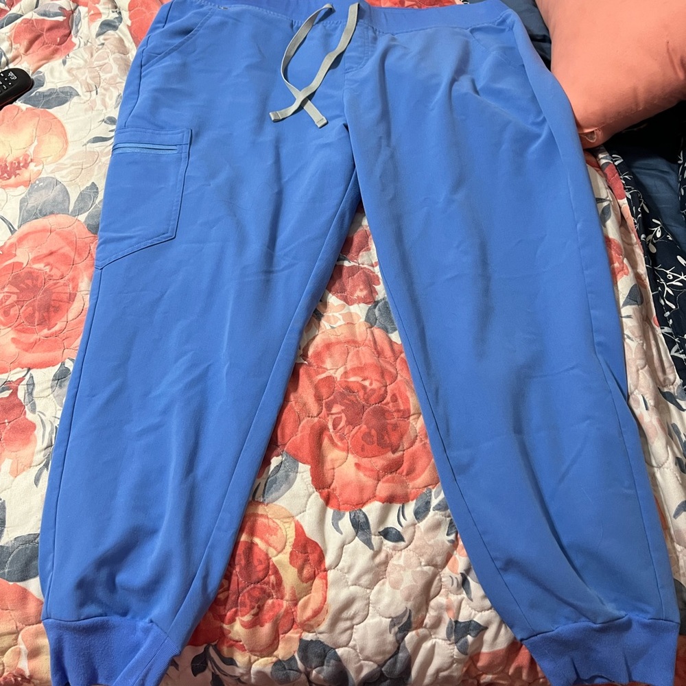 Zamora Jogger style scrub pant from Figs